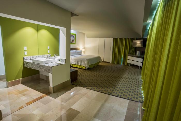 holiday inn queretaro zona krystal by ihg