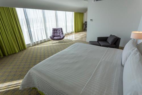 holiday inn queretaro zona krystal by ihg