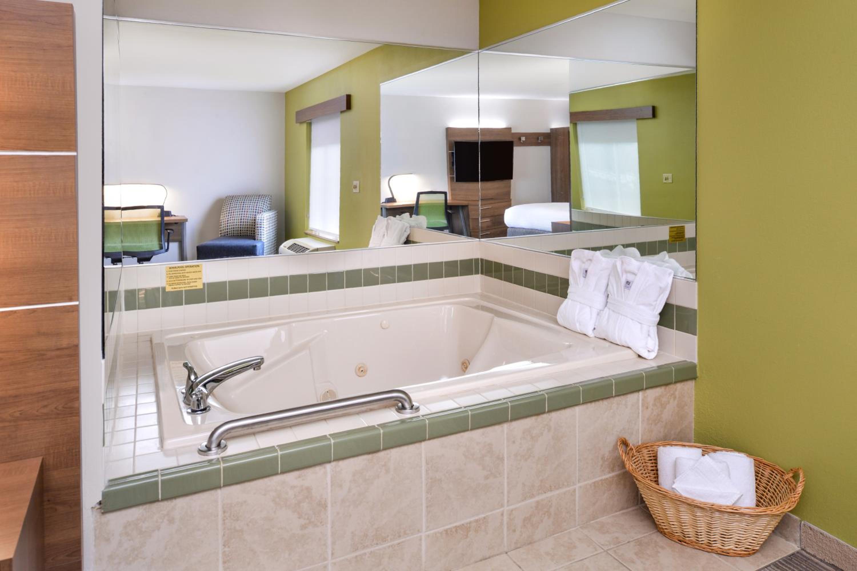 holiday inn express and suites parkersburg mineral wells by ihg