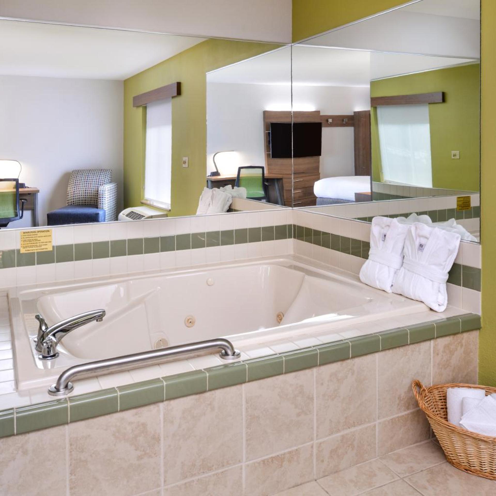 holiday inn express and suites parkersburg mineral wells by ihg