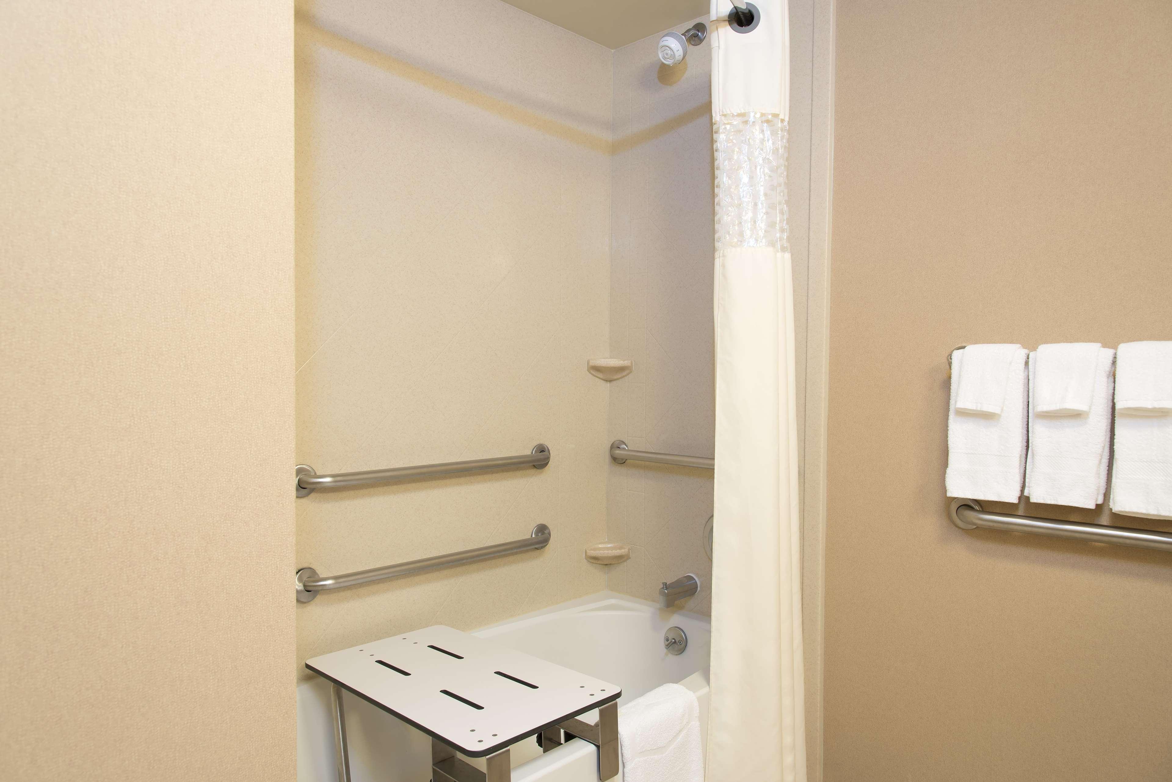 hampton inn and suites bloomington normal