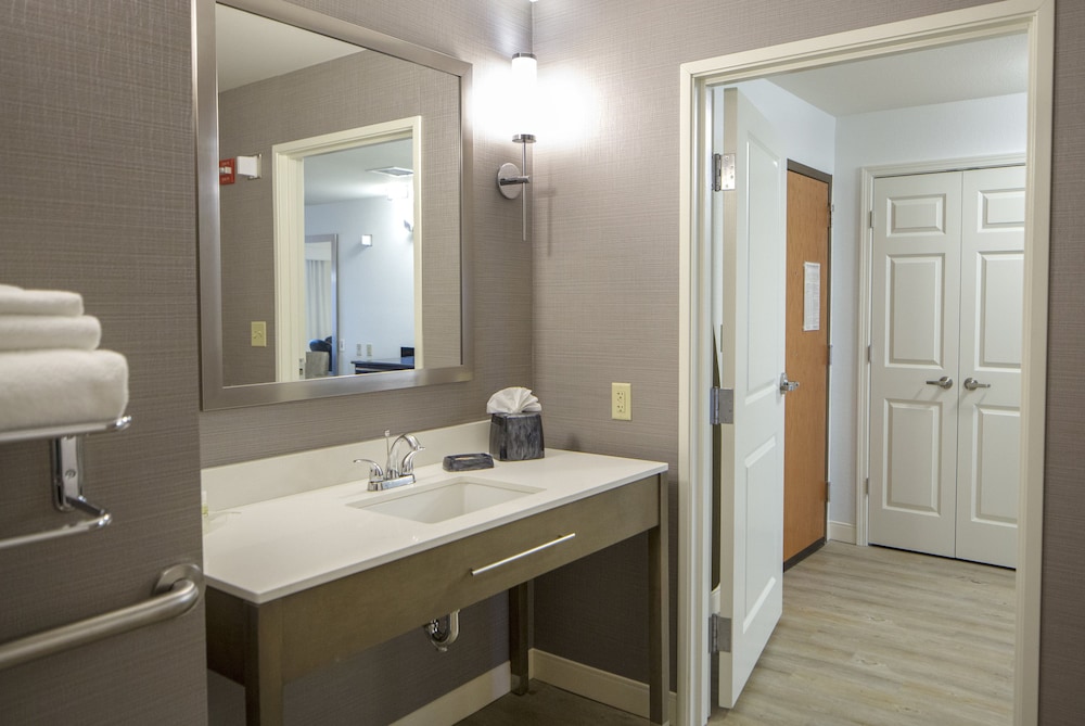 holiday inn bloomington airport by ihg