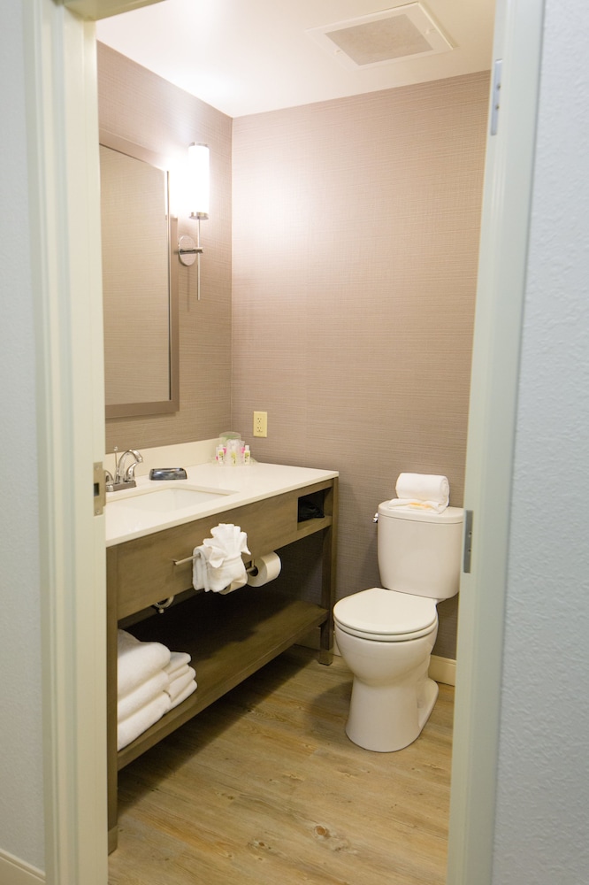holiday inn bloomington airport by ihg