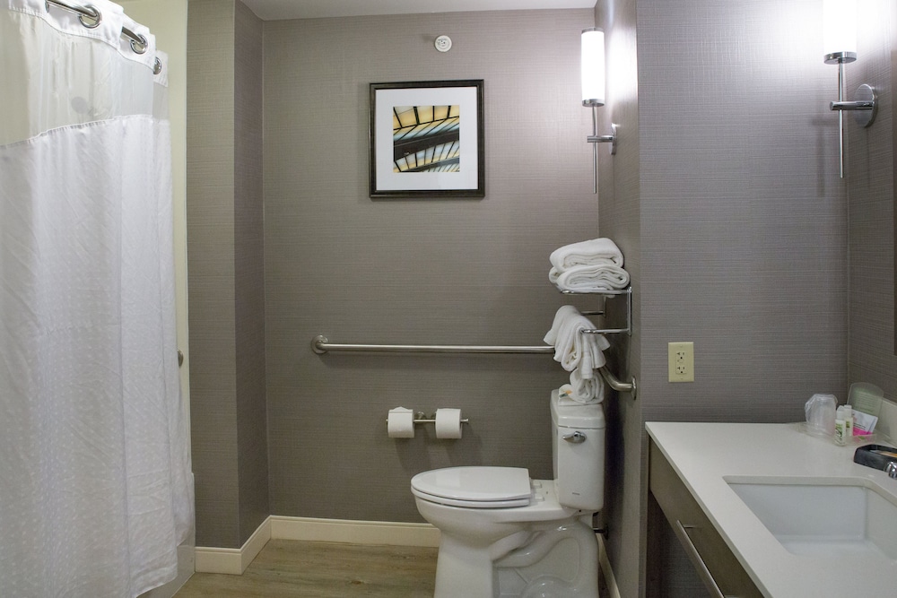 holiday inn bloomington airport by ihg
