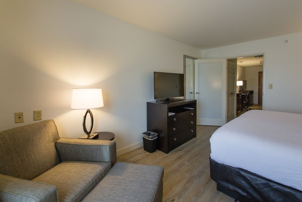 holiday inn bloomington airport by ihg