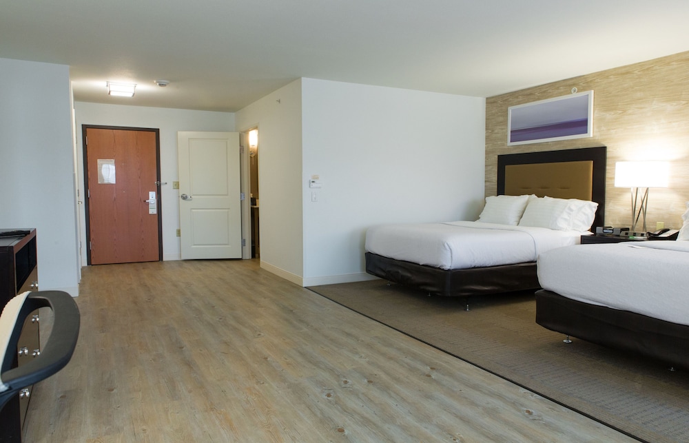 holiday inn bloomington airport by ihg