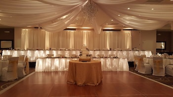 holiday inn bloomington airport by ihg