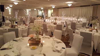 holiday inn bloomington airport by ihg