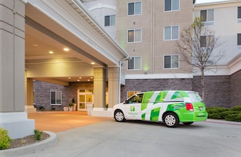 holiday inn bloomington airport by ihg