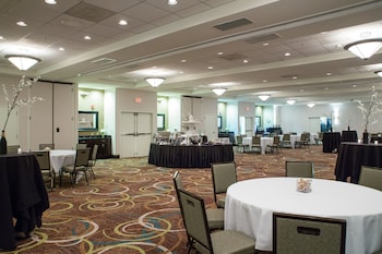 holiday inn bloomington airport by ihg
