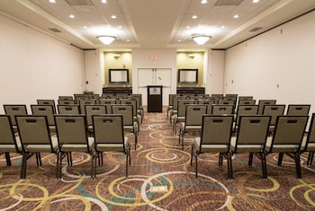 holiday inn bloomington airport by ihg