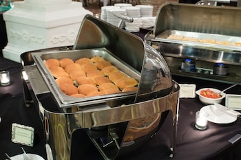 holiday inn bloomington airport by ihg