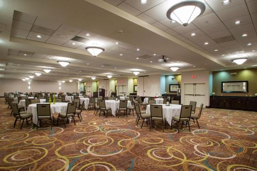 holiday inn bloomington airport by ihg