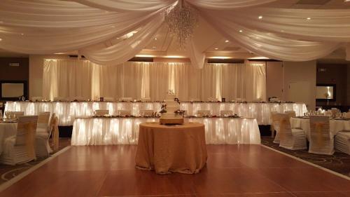 holiday inn bloomington airport by ihg