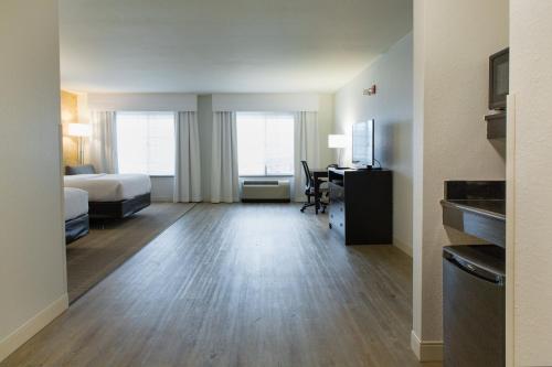 holiday inn bloomington airport by ihg