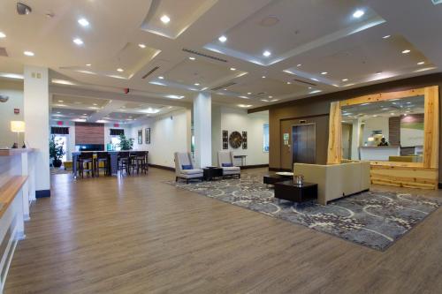 holiday inn bloomington airport by ihg