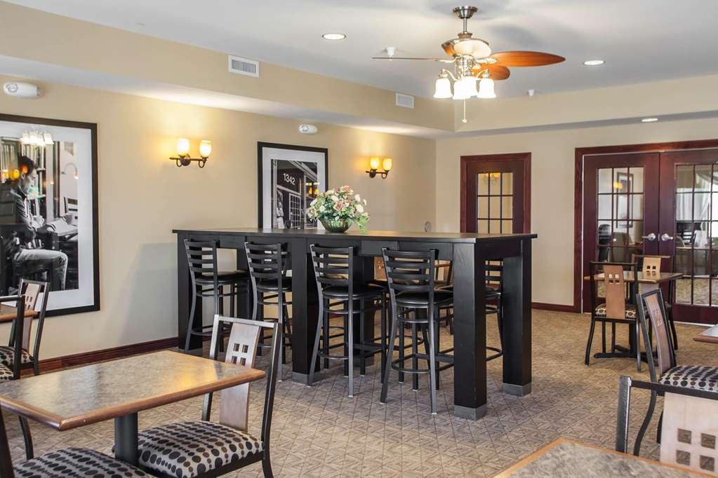 comfort suites bloomington i 55 and i 74