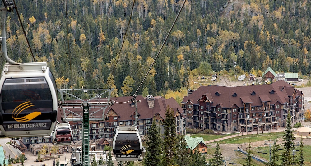 glacier mountaineer lodge