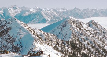 glacier mountaineer lodge