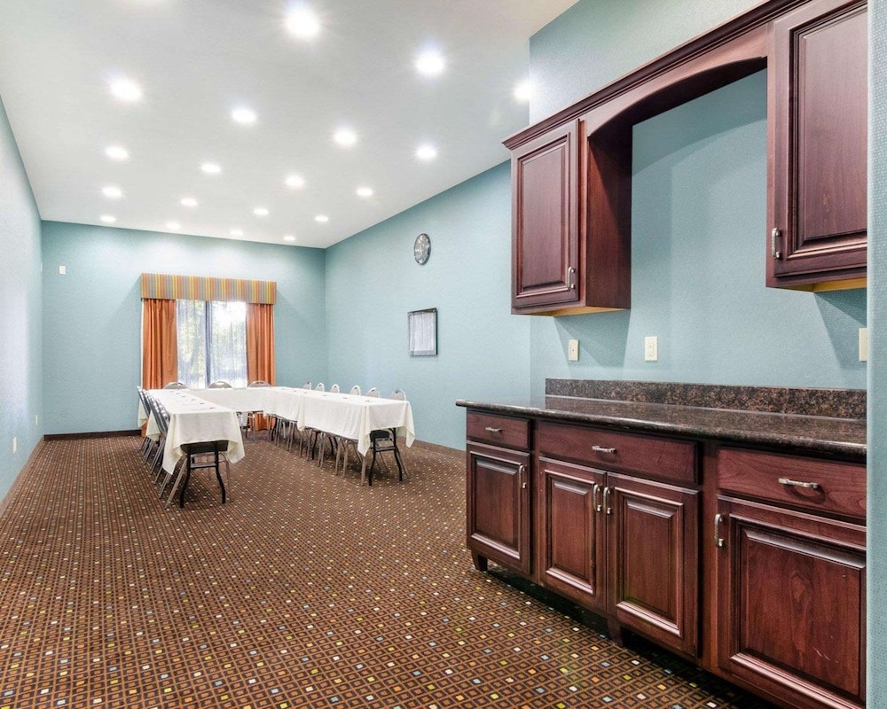 comfort suites topeka northwest