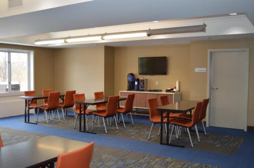 holiday inn express hotel and suites vestal by ihg