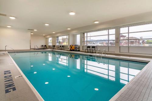 econo lodge inn and suites