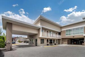 econo lodge inn and suites