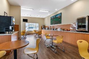 econo lodge inn and suites