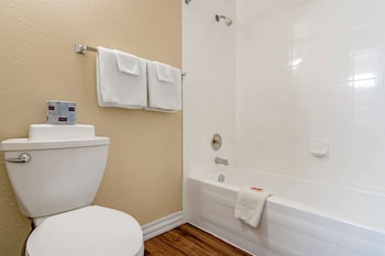 econo lodge inn and suites