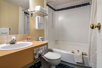 econo lodge inn and suites