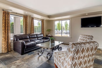 econo lodge inn and suites