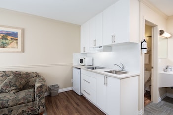 econo lodge inn and suites