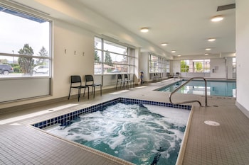 econo lodge inn and suites