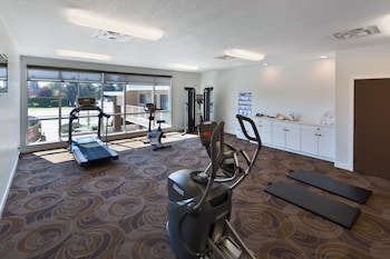 econo lodge inn and suites