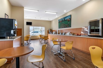 econo lodge inn and suites