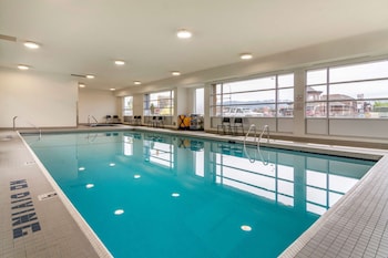 econo lodge inn and suites