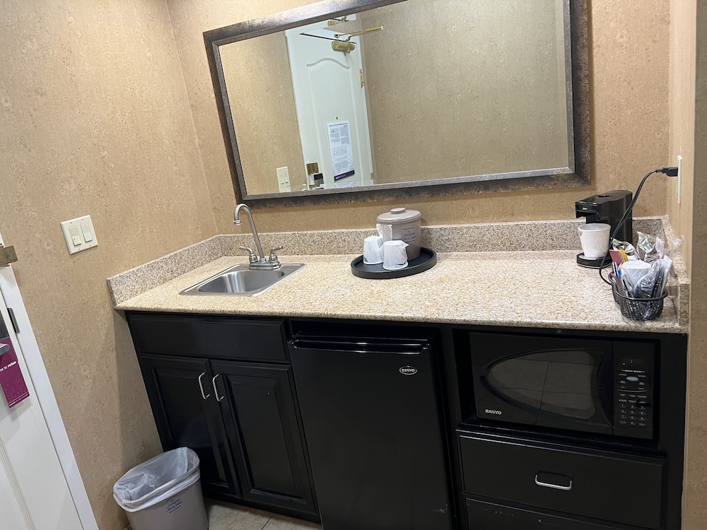 hampton inn and suites barstow