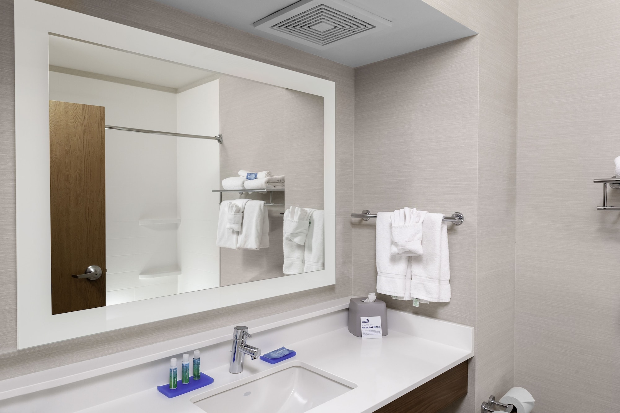 holiday inn express and suites interstate 90 by ihg