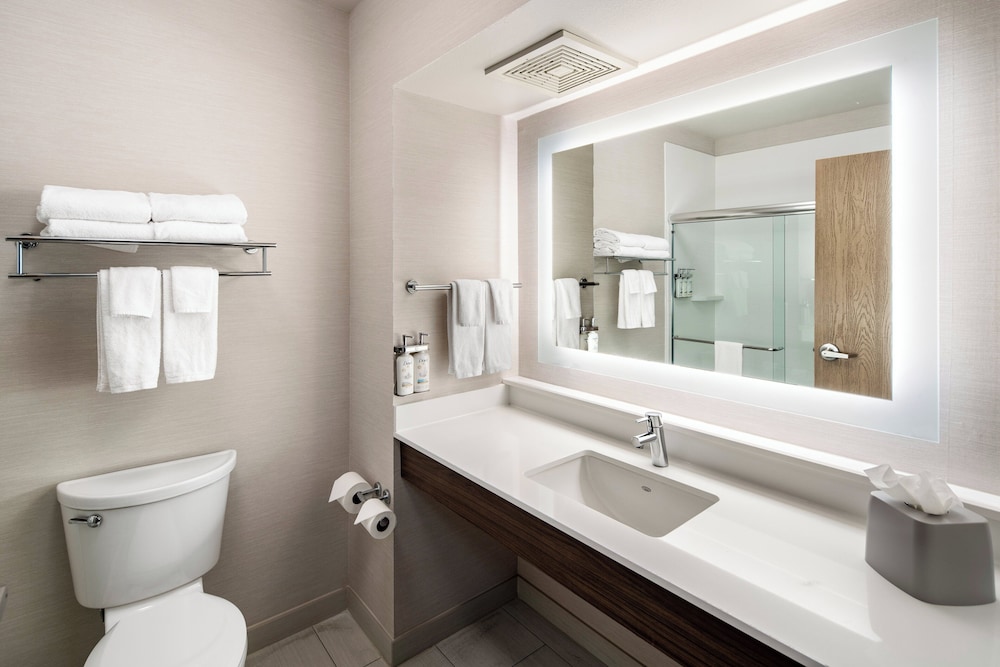 holiday inn express and suites interstate 90 by ihg