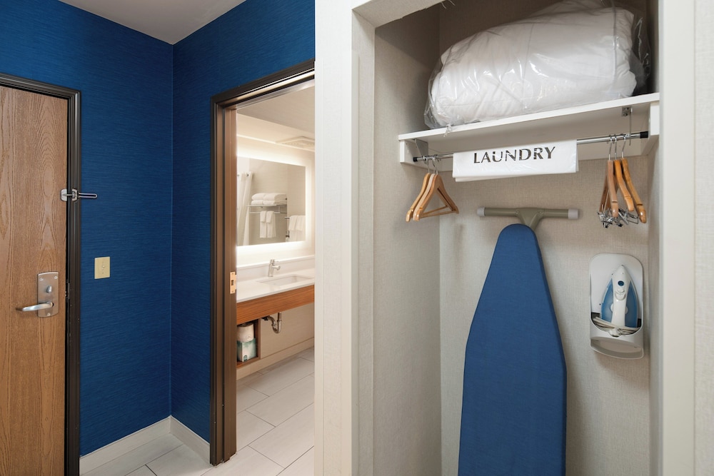 holiday inn express and suites interstate 90 by ihg