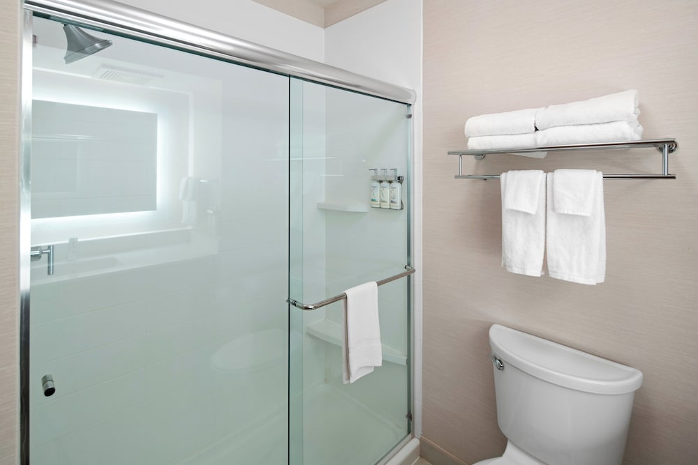 holiday inn express and suites interstate 90 by ihg