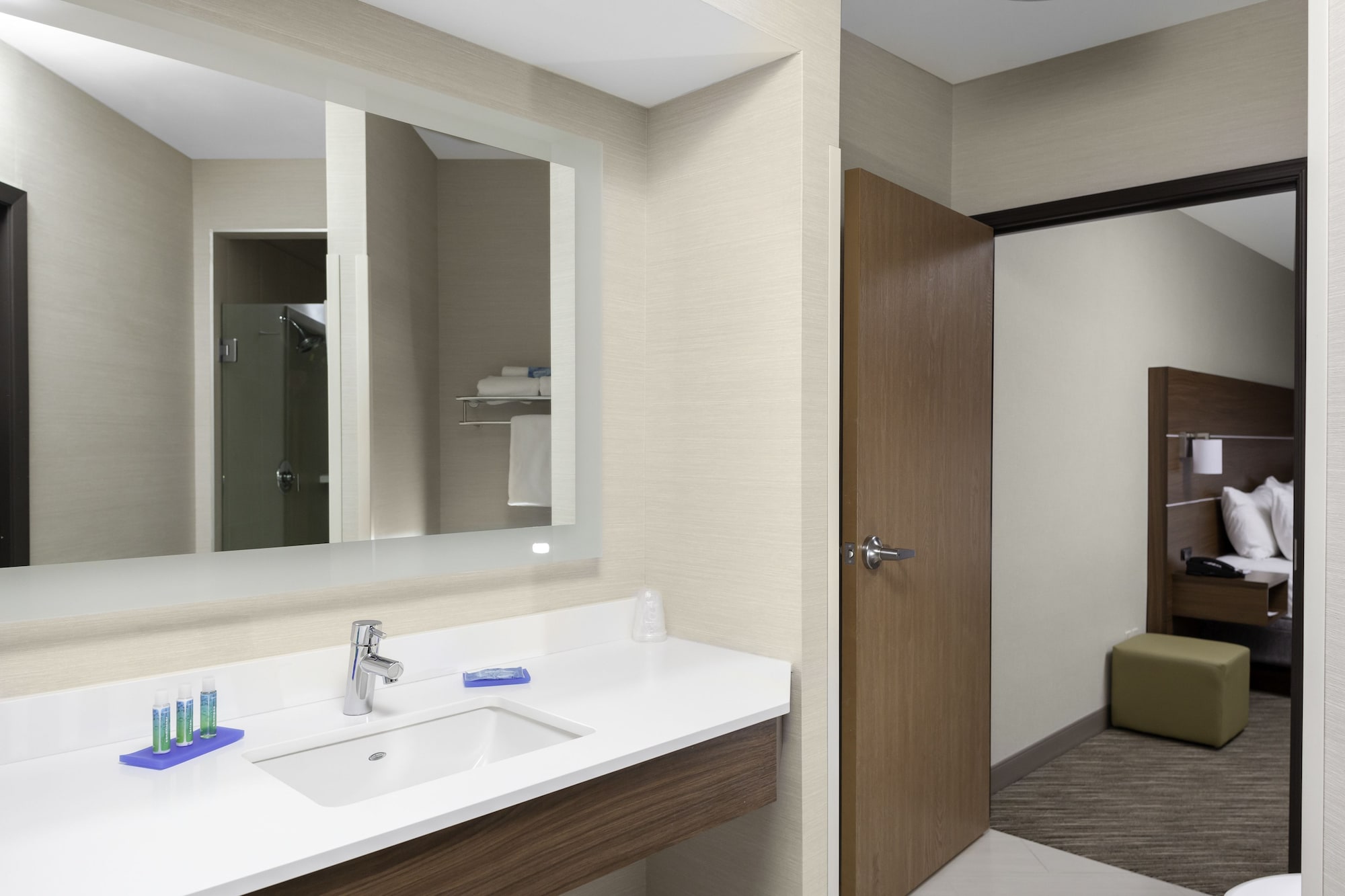 holiday inn express and suites interstate 90 by ihg