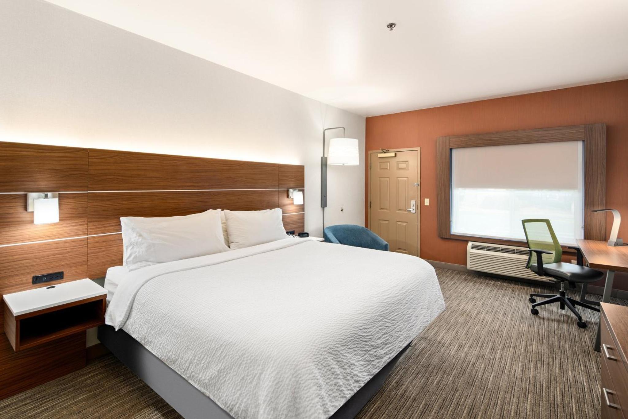 holiday inn express and suites interstate 90 by ihg