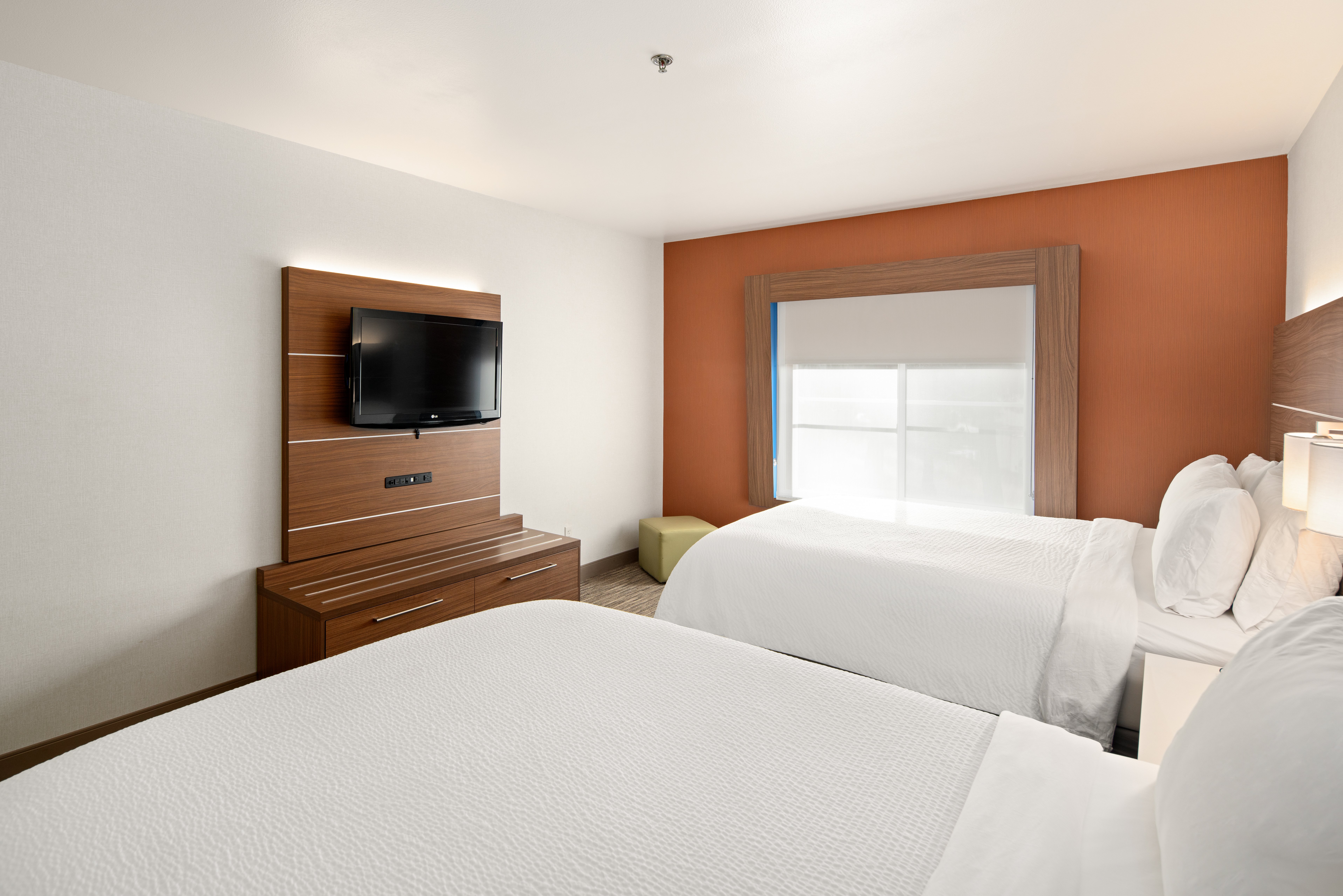 holiday inn express and suites interstate 90 by ihg