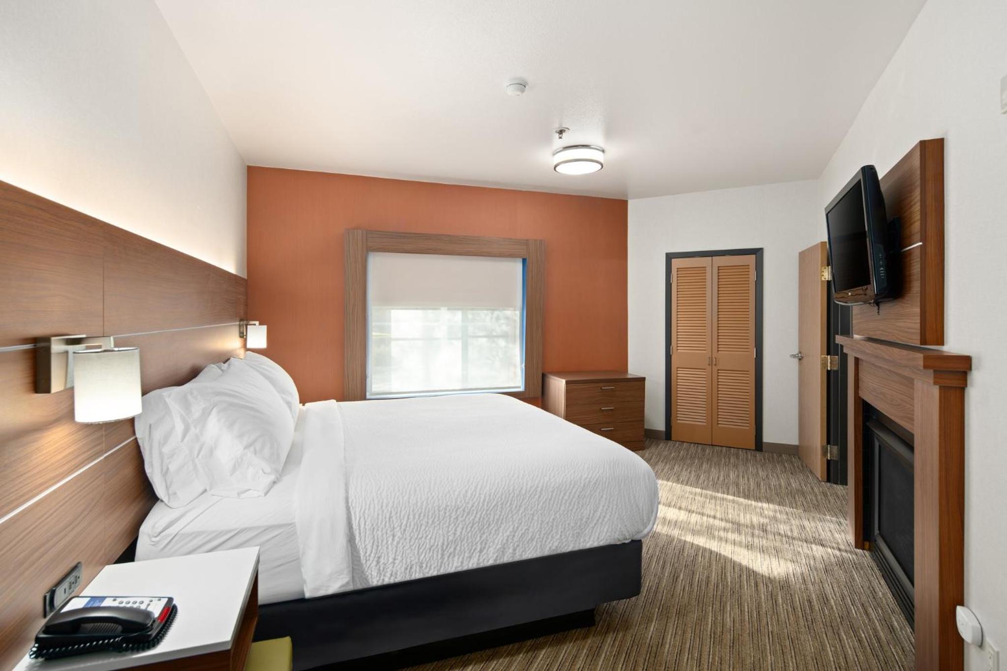 holiday inn express and suites interstate 90 by ihg