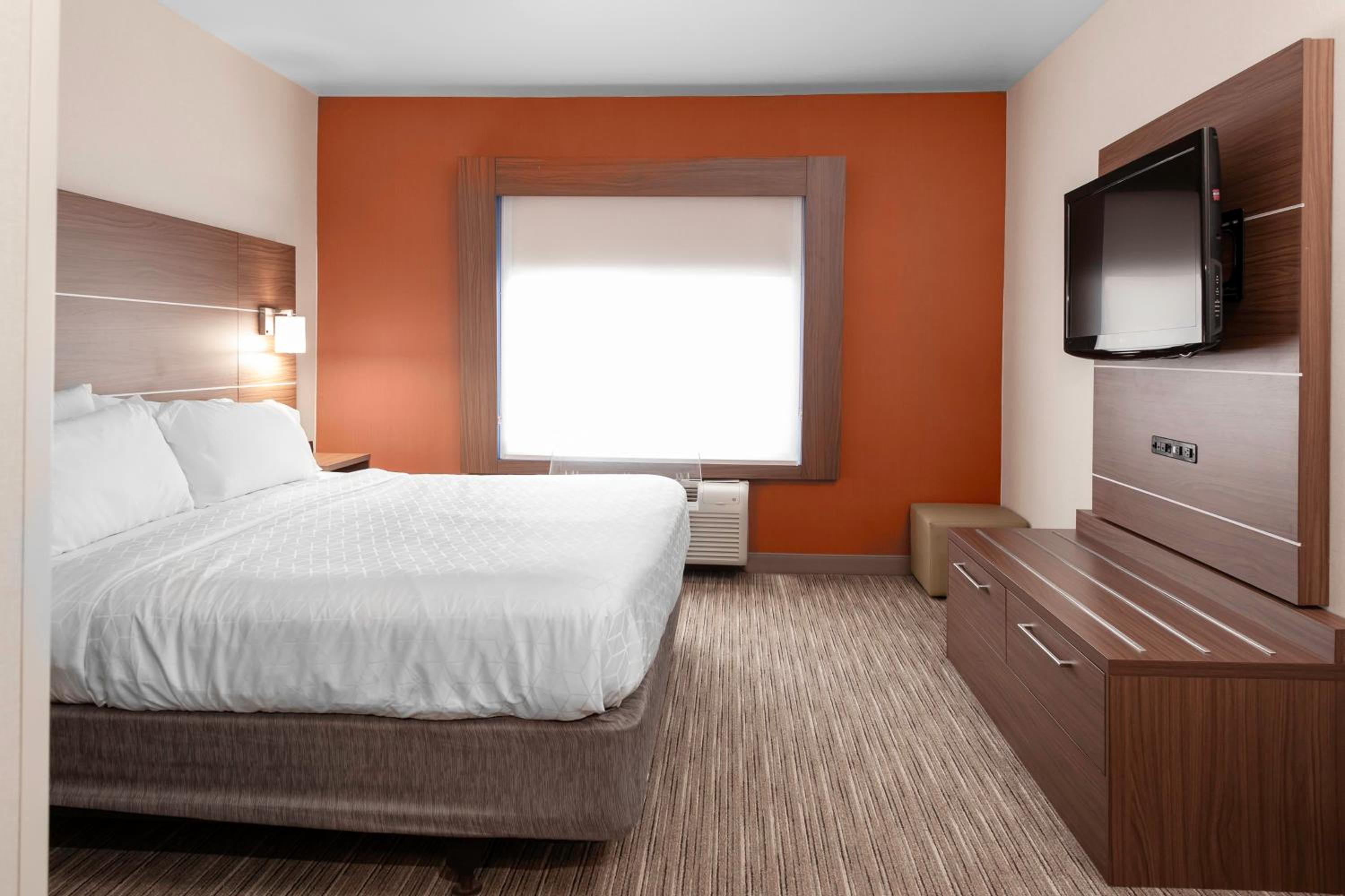 holiday inn express and suites interstate 90 by ihg