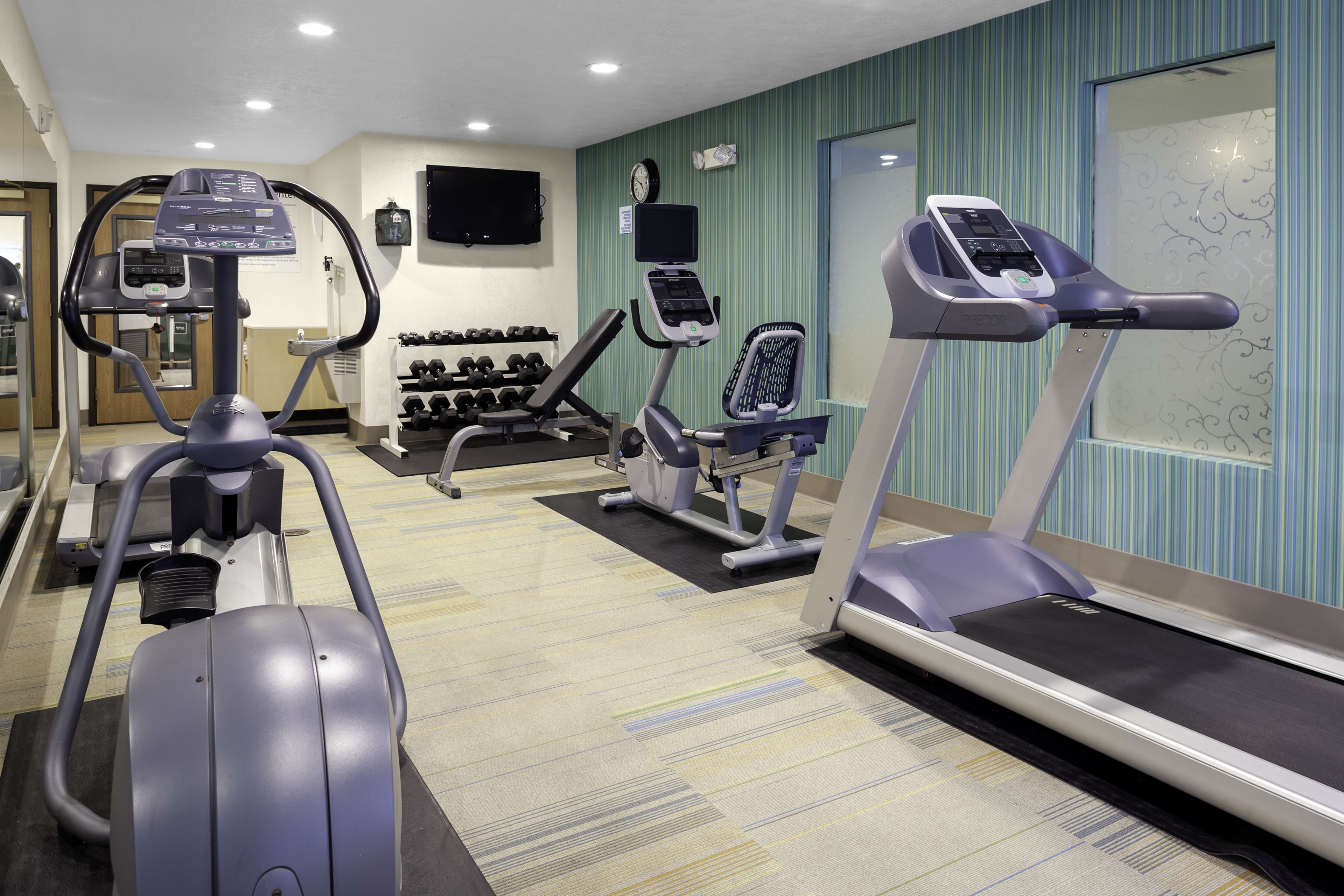 holiday inn express and suites interstate 90 by ihg
