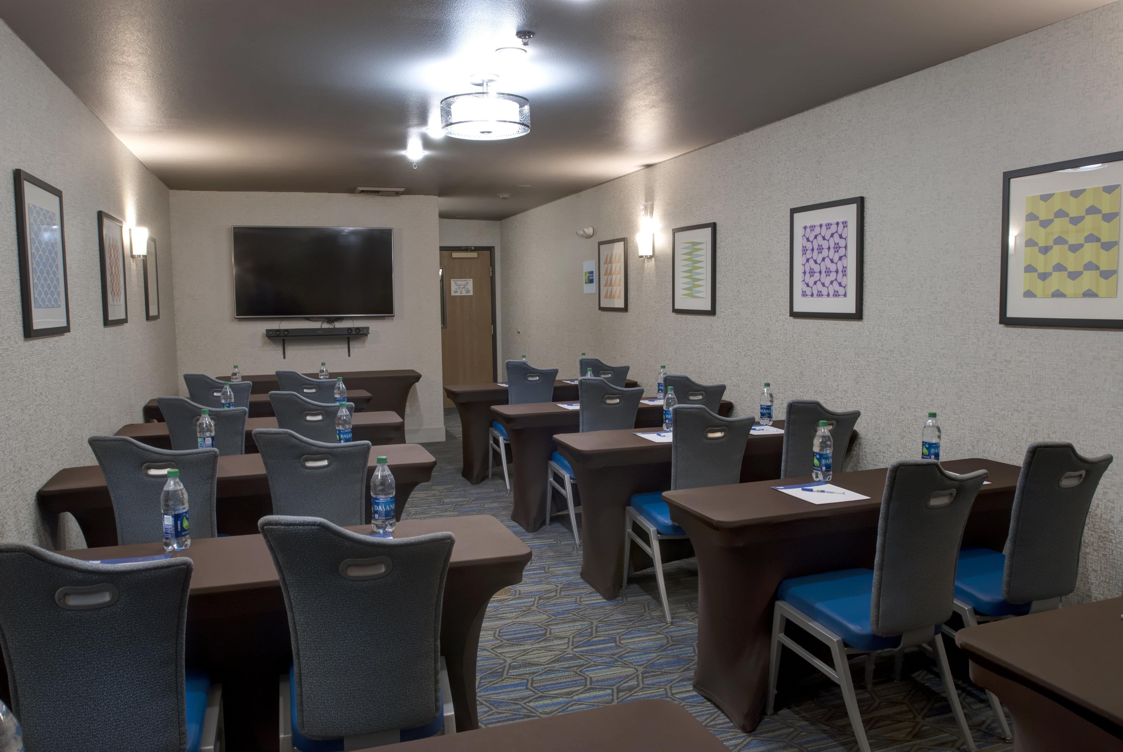 holiday inn express and suites interstate 90 by ihg
