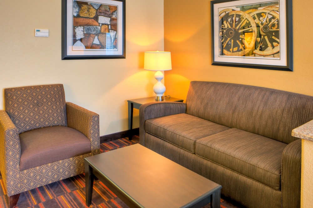 holiday inn express and suites granbury by ihg