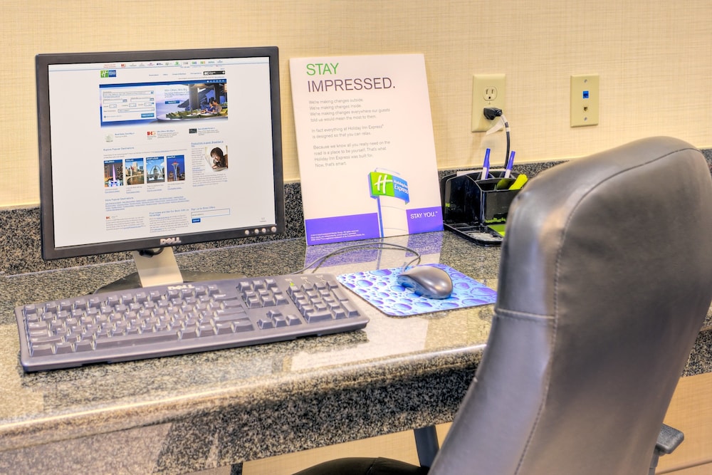 holiday inn express and suites granbury by ihg